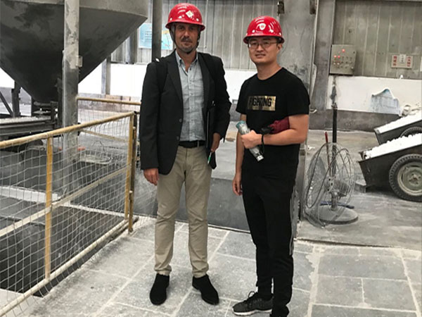 西班牙客户来我们工厂参观
